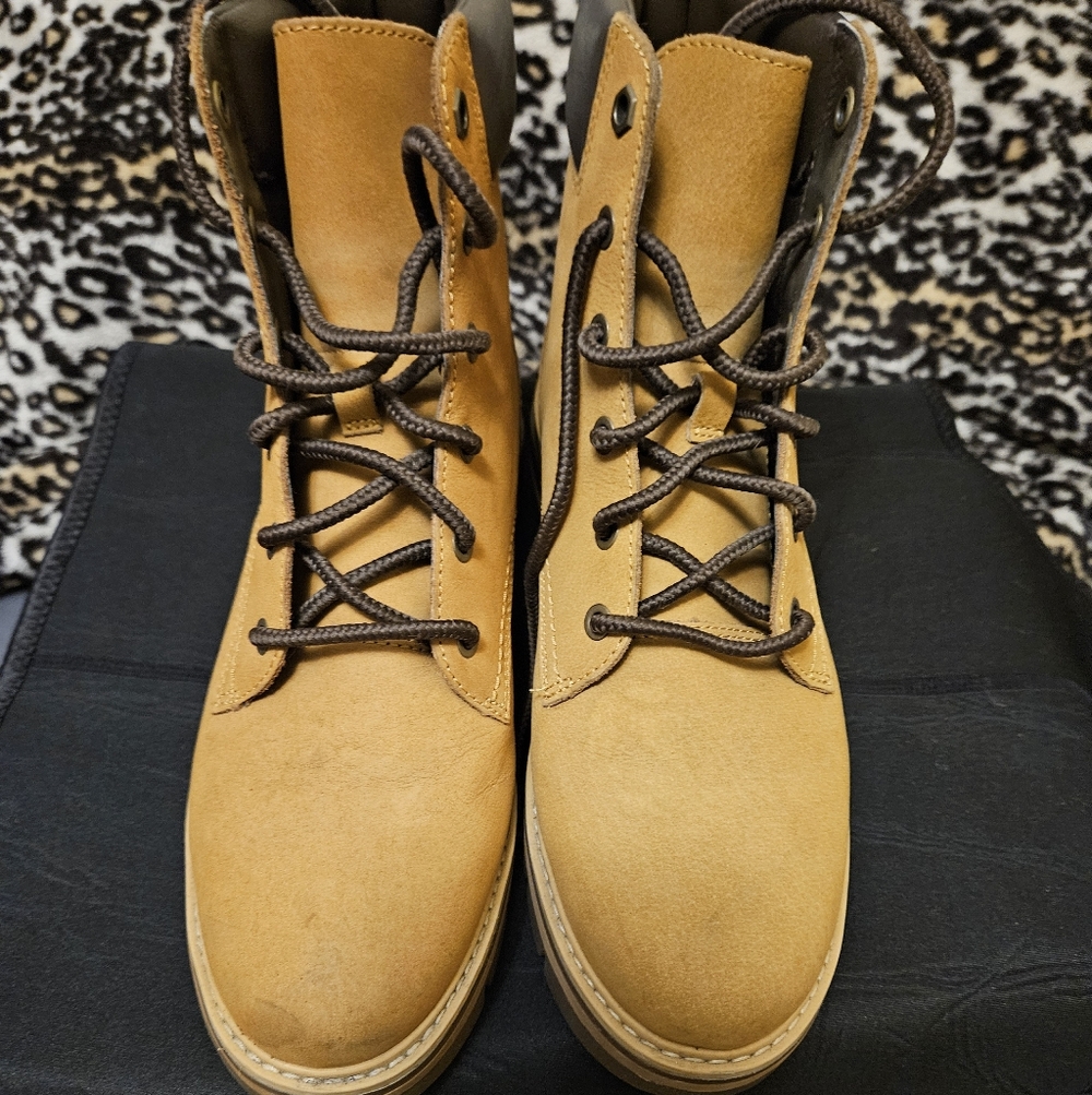 Timberland Women's Tan Lace-Up Boots